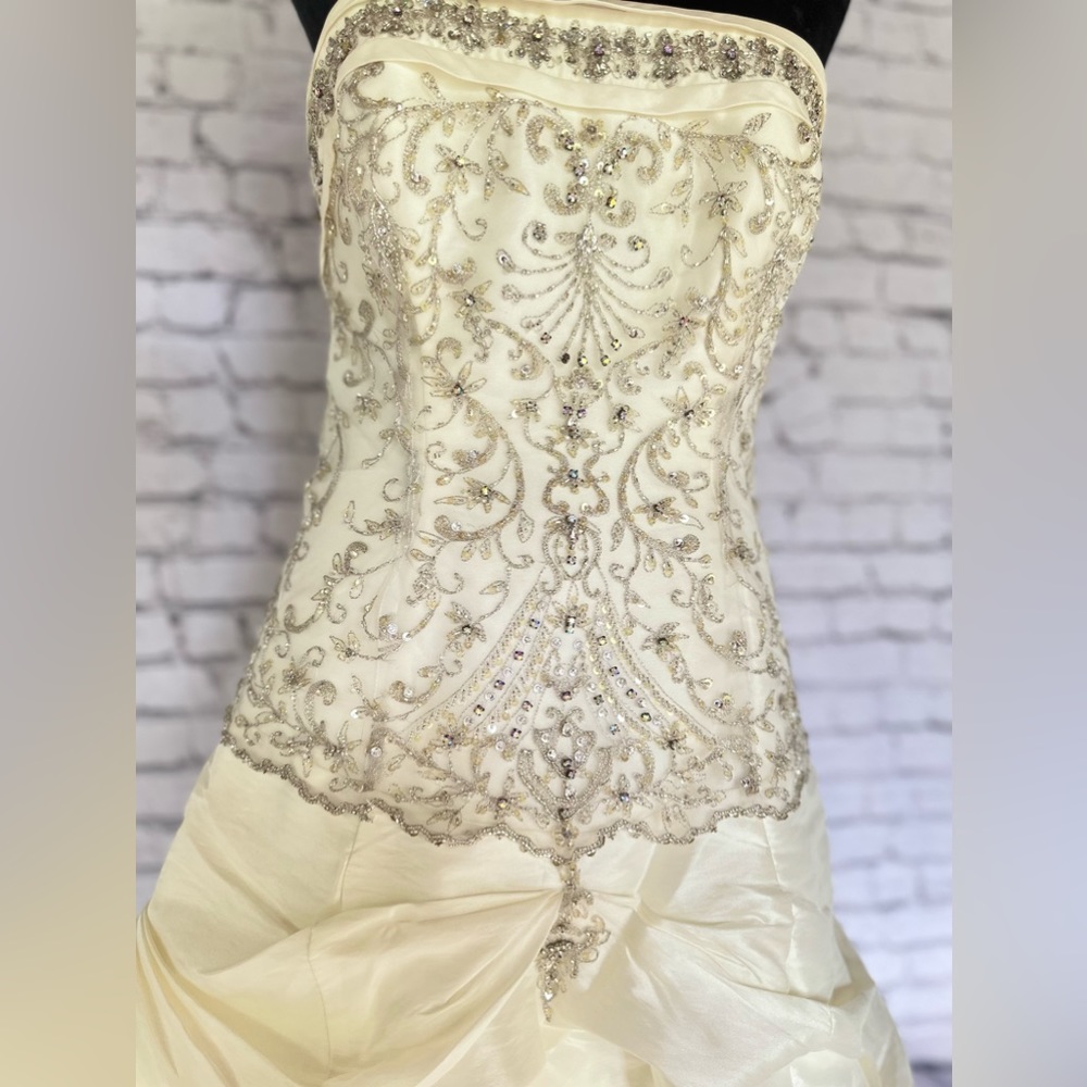 Allure Bridal Collection dress embellished wedding dress Silk Taffeta size 8-10 - Picture 3 of 4